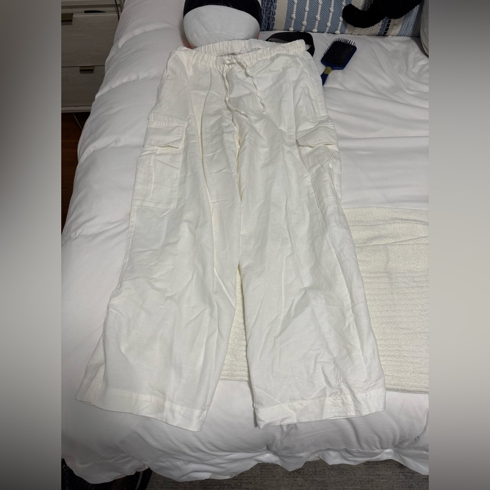 White linen cargo pants with elastic waist and drawstring #cargo #linen #y2k